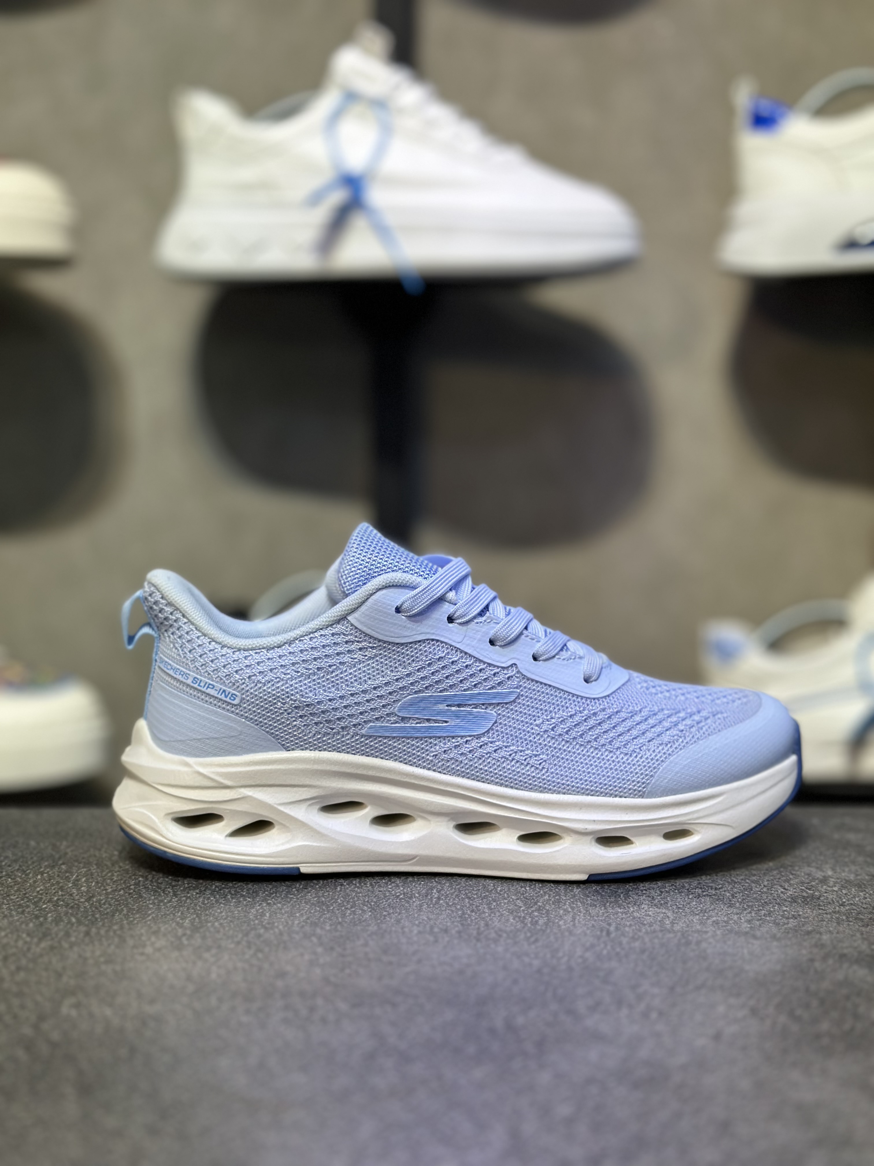 کتونی زنانه اسکیچرز Skechers مکس کوشن مستر راحت و طبی سایز بندی ۳۷ تا ۴۰ /تک ‌ عمده موجود