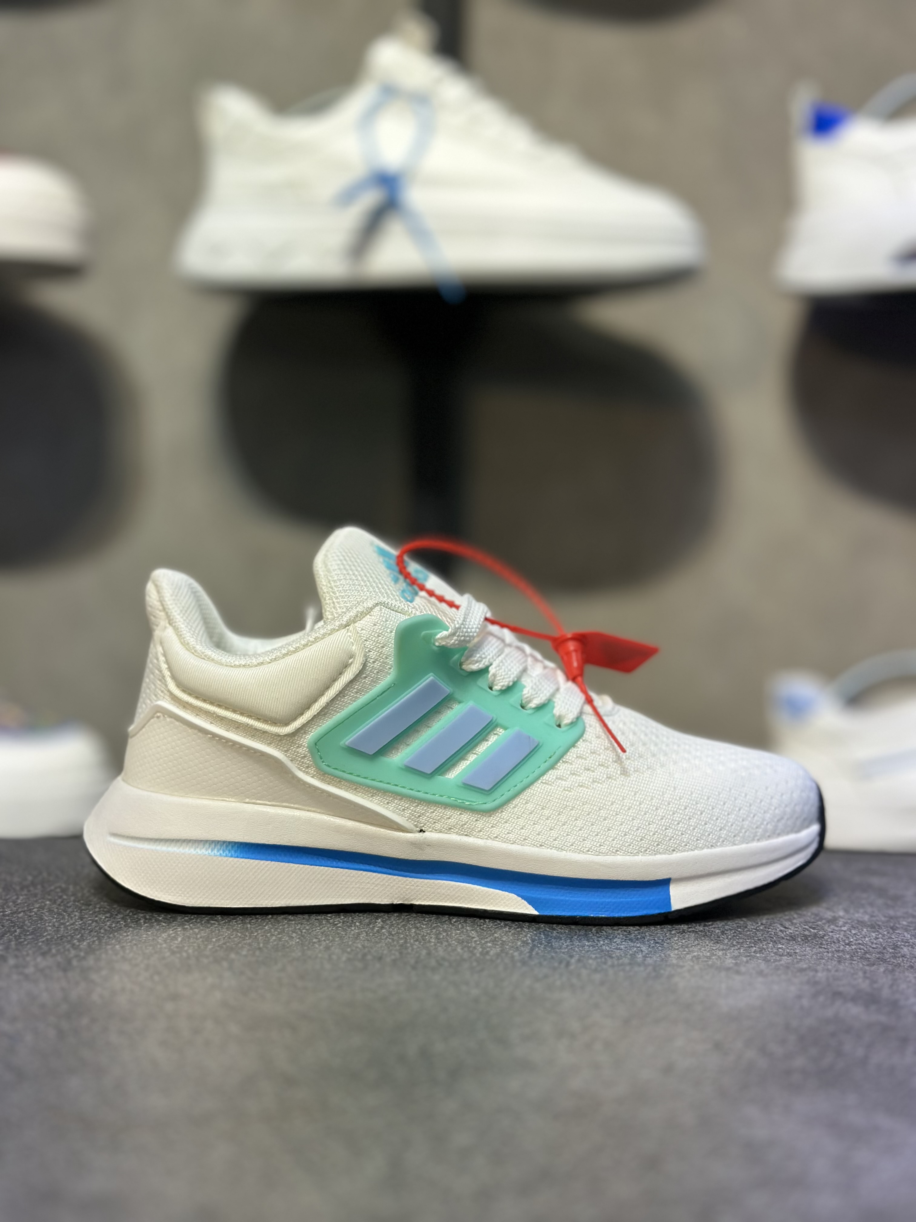 کتونی آدیداس کلود فوم زنانه adidas